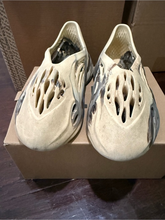 Yeezy Foam Runner in Bone and Brown main image 6
